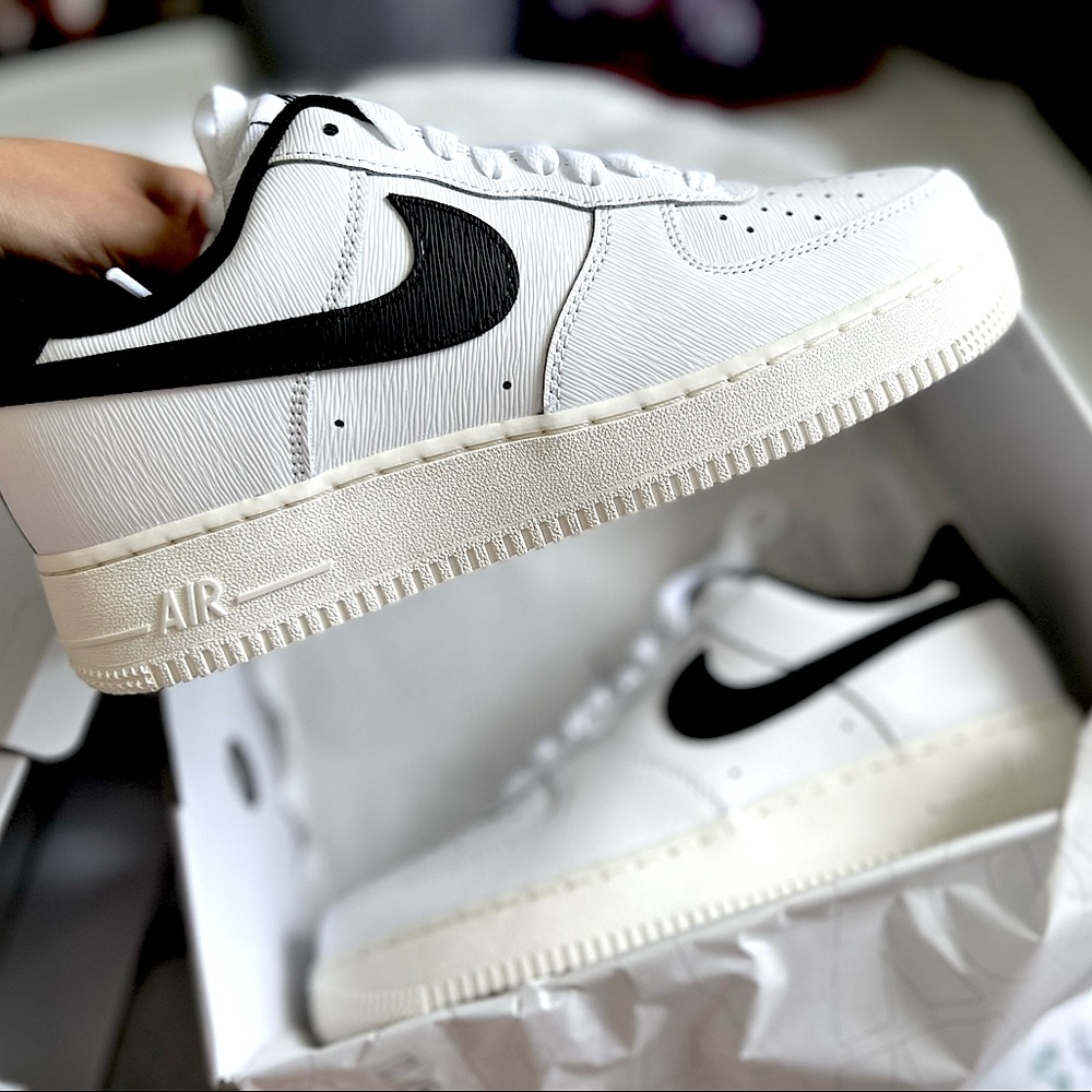 Nike Air Force 1 White Black Logo Size 8 NEW